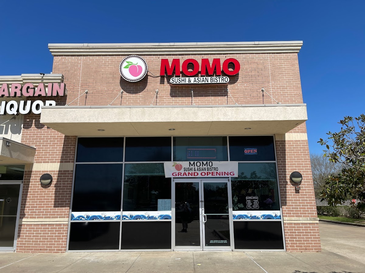 Momo Sushi & Asian Bistro